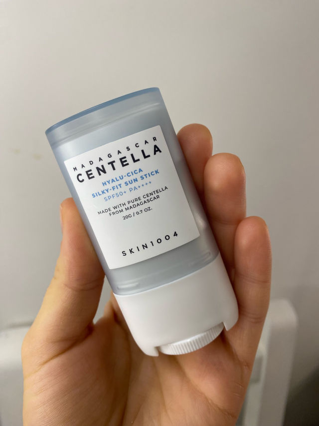 SKIN1004 - Madagascar Centella Hyalu-Cica Silky-Fit Sun Stick