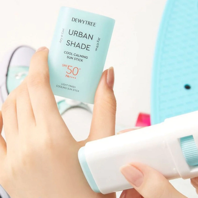 DEWYTREE Urban Shade Cool Calming Sun Stick EfectoGlow Skincare